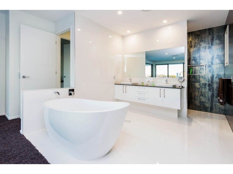 2211 Taromeo Court, Hope Island QLD 4212