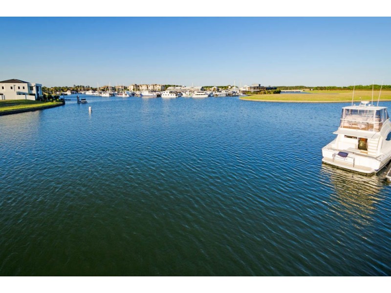 2211 Taromeo Court, Hope Island QLD 4212