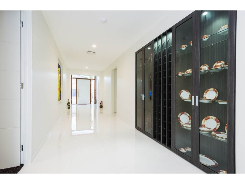 2211 Taromeo Court, Hope Island QLD 4212