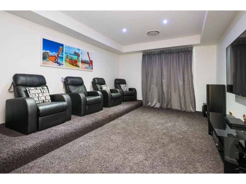 2211 Taromeo Court, Hope Island QLD 4212