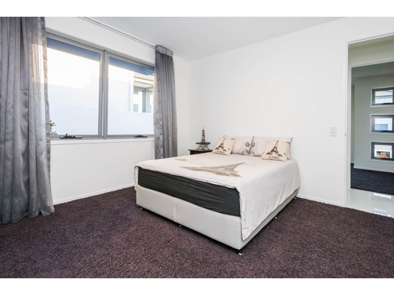 2211 Taromeo Court, Hope Island QLD 4212