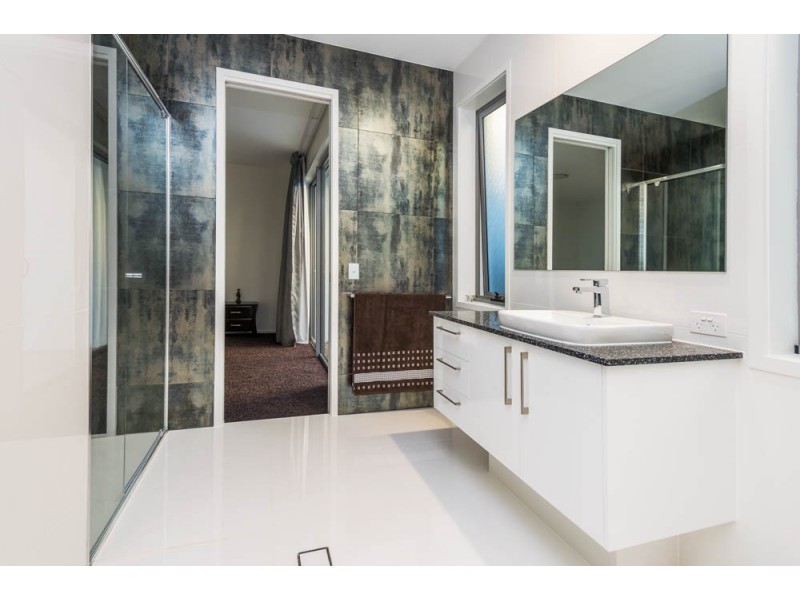 2211 Taromeo Court, Hope Island QLD 4212