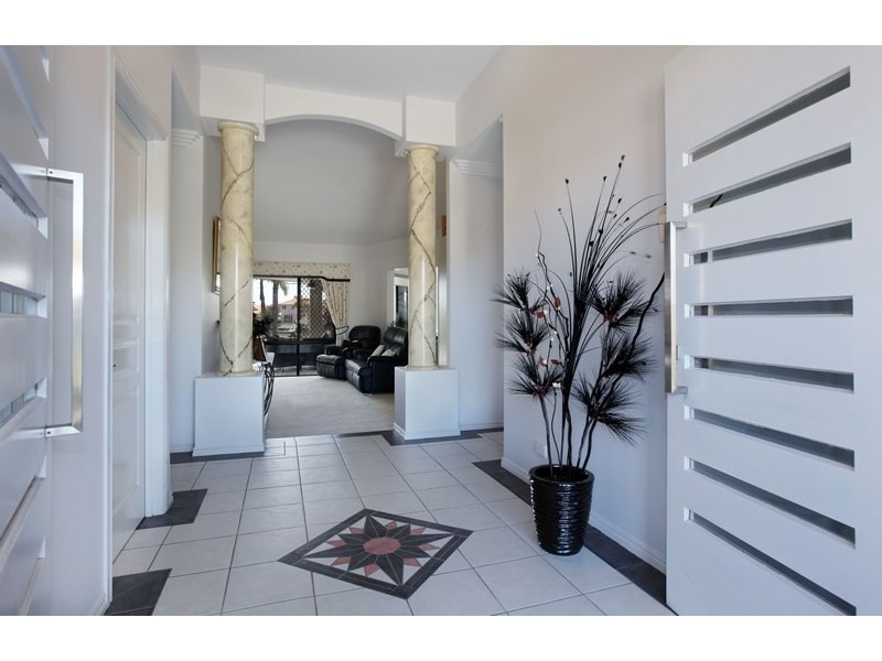 3 Windchimes Way, Helensvale QLD 4212