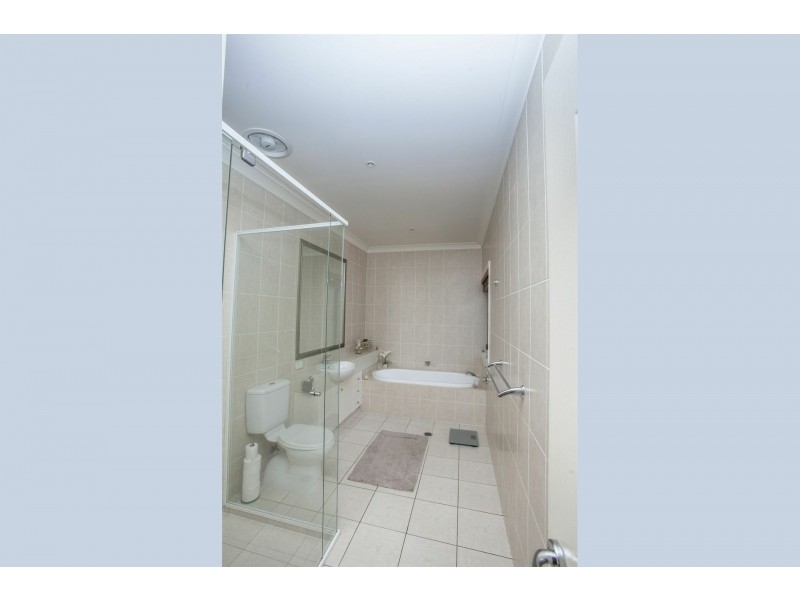 2013 Gracemere Gardens Circuit, Hope Island QLD 4212