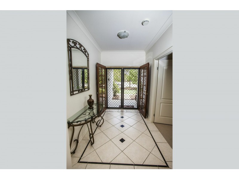 2013 Gracemere Gardens Circuit, Hope Island QLD 4212