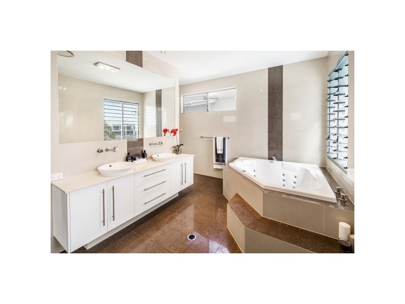 38 River Links Boulevard East, Helensvale QLD 4212