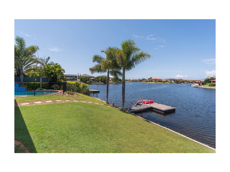 18 Calmwater Crescent, Helensvale QLD 4212