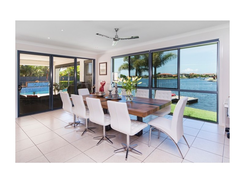 18 Calmwater Crescent, Helensvale QLD 4212