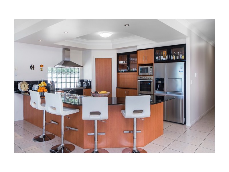 18 Calmwater Crescent, Helensvale QLD 4212