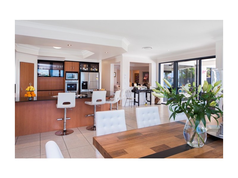 18 Calmwater Crescent, Helensvale QLD 4212