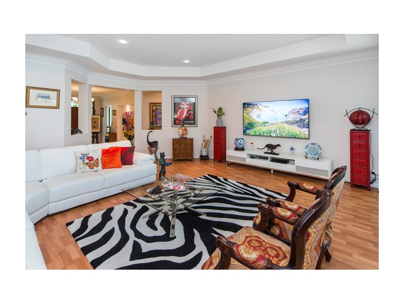 18 Calmwater Crescent, Helensvale QLD 4212