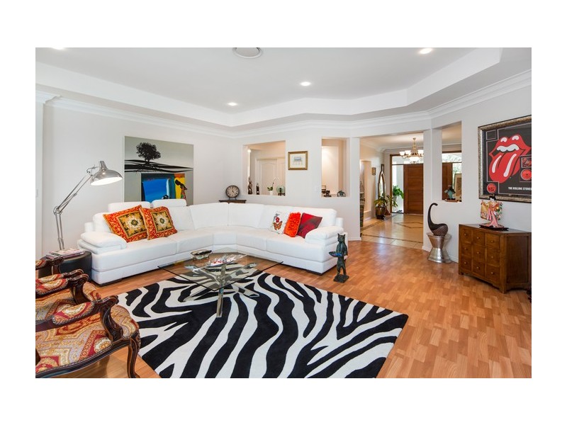 18 Calmwater Crescent, Helensvale QLD 4212