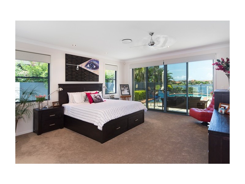 18 Calmwater Crescent, Helensvale QLD 4212