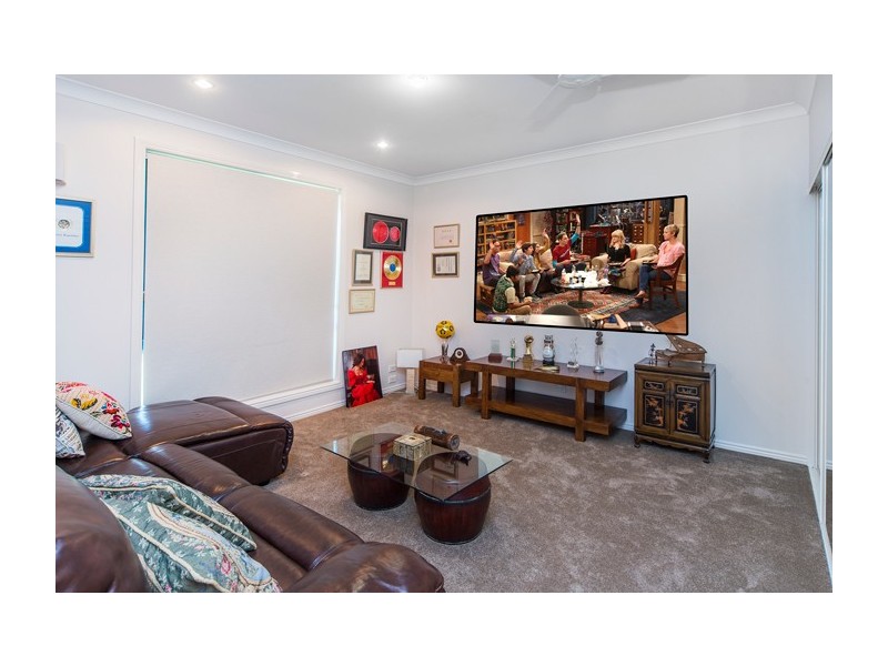 18 Calmwater Crescent, Helensvale QLD 4212
