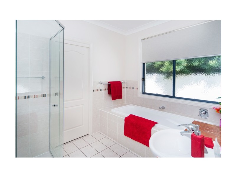 18 Calmwater Crescent, Helensvale QLD 4212