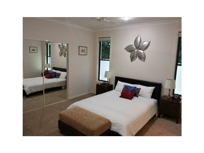 18 Calmwater Crescent, Helensvale QLD 4212