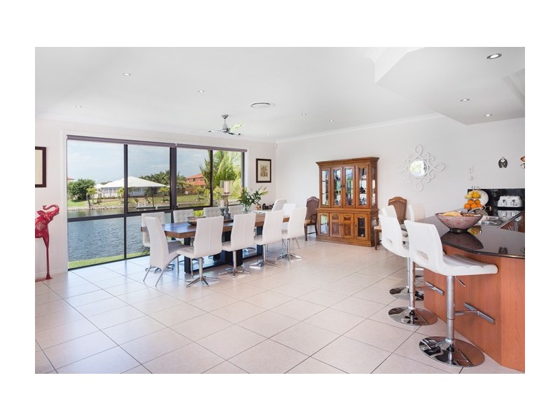 18 Calmwater Crescent, Helensvale QLD 4212