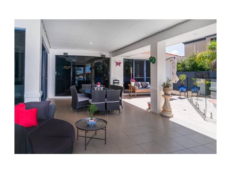 18 Calmwater Crescent, Helensvale QLD 4212