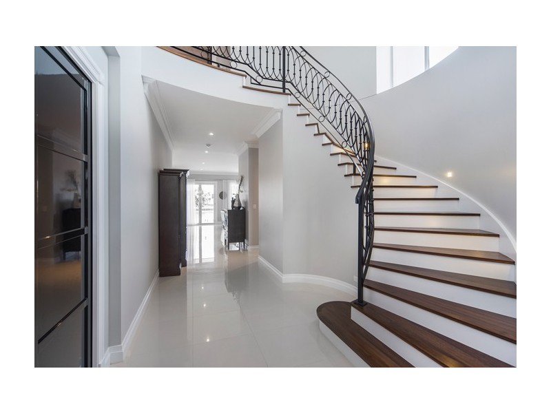 2605 Gracemere Circuit North, Hope Island QLD 4212