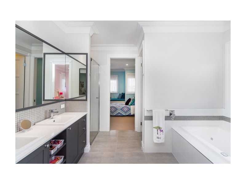 2605 Gracemere Circuit North, Hope Island QLD 4212