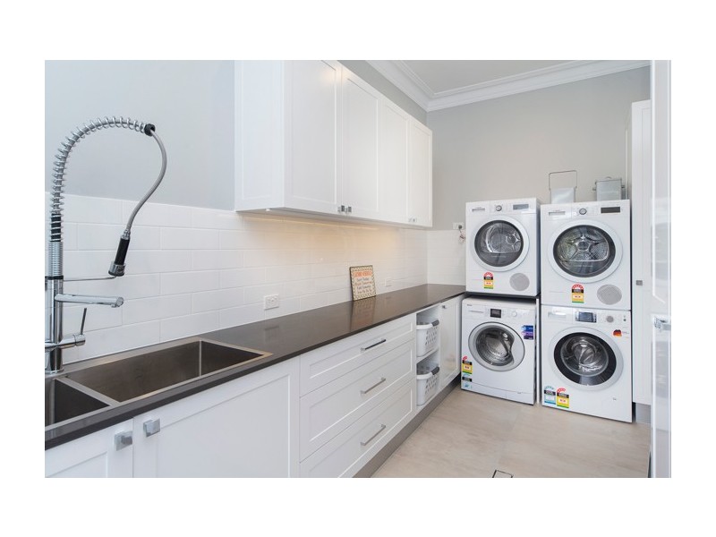 2605 Gracemere Circuit North, Hope Island QLD 4212