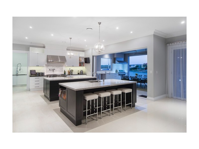 2605 Gracemere Circuit North, Hope Island QLD 4212