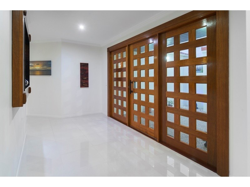 2220 Taromeo Court, Hope Island QLD 4212