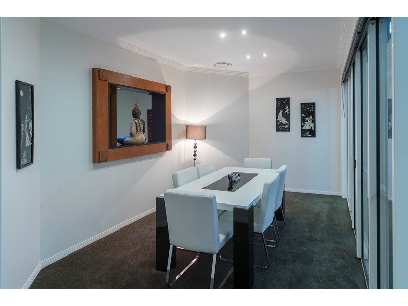 2220 Taromeo Court, Hope Island QLD 4212