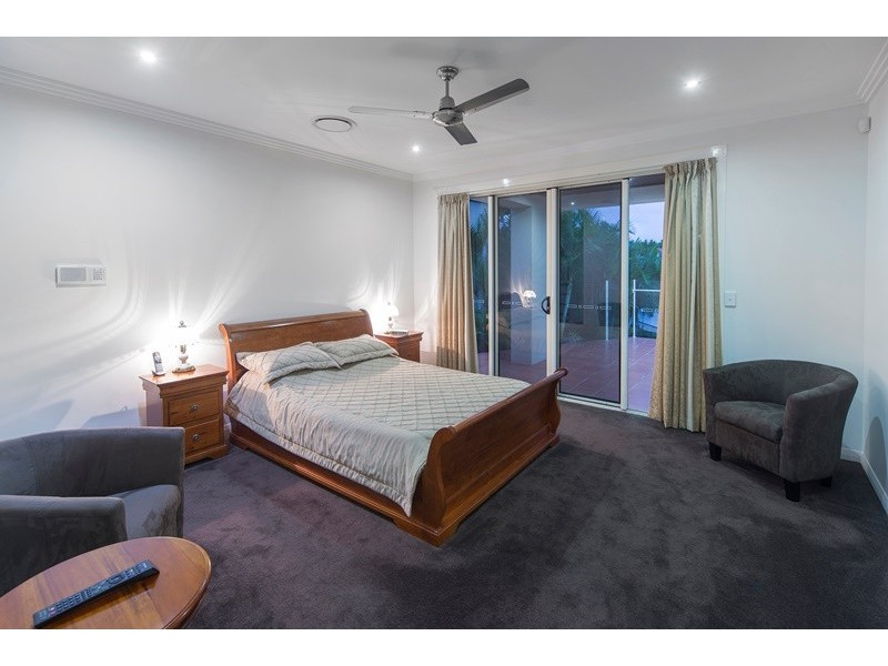 2220 Taromeo Court, Hope Island QLD 4212