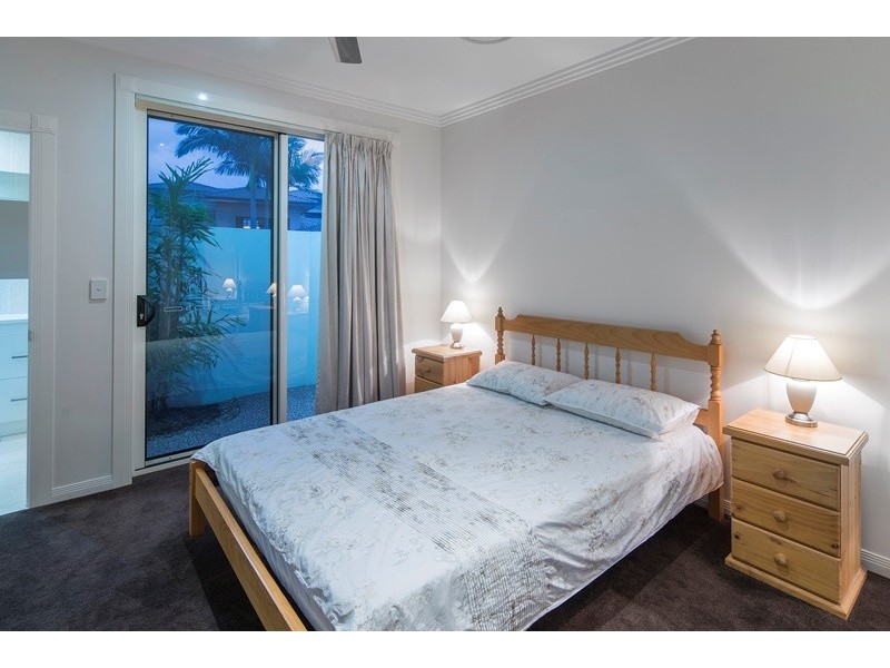 2220 Taromeo Court, Hope Island QLD 4212