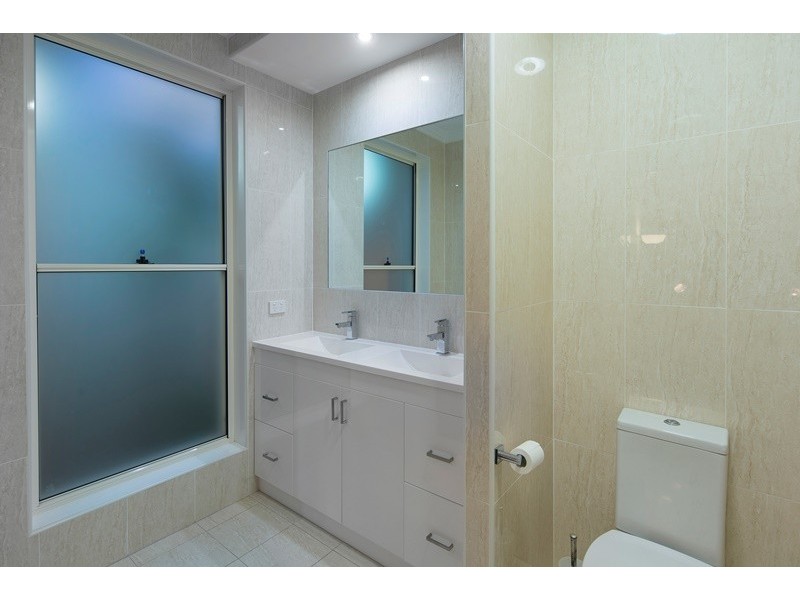 2220 Taromeo Court, Hope Island QLD 4212