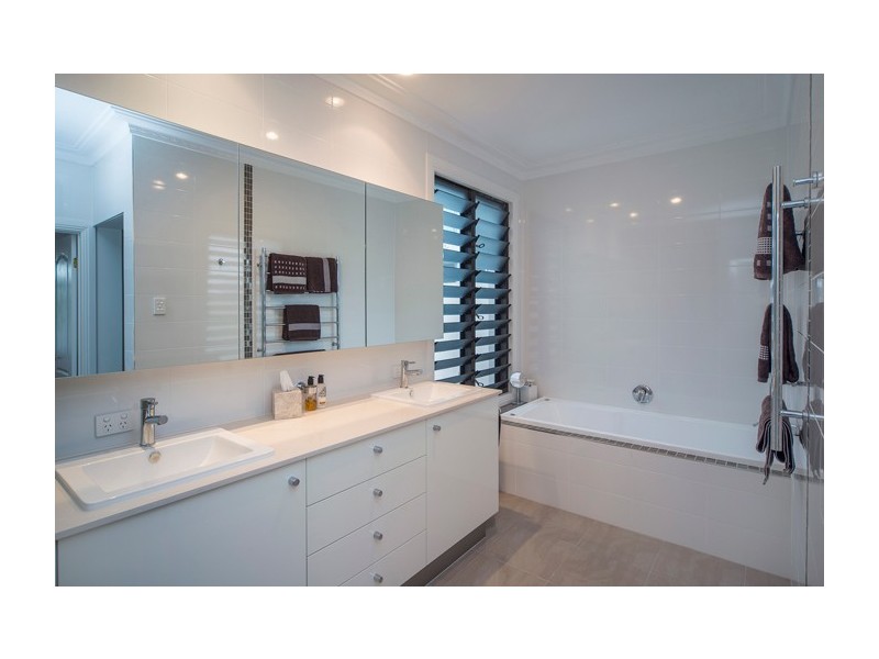 2161 Beaufort Way, Hope Island QLD 4212