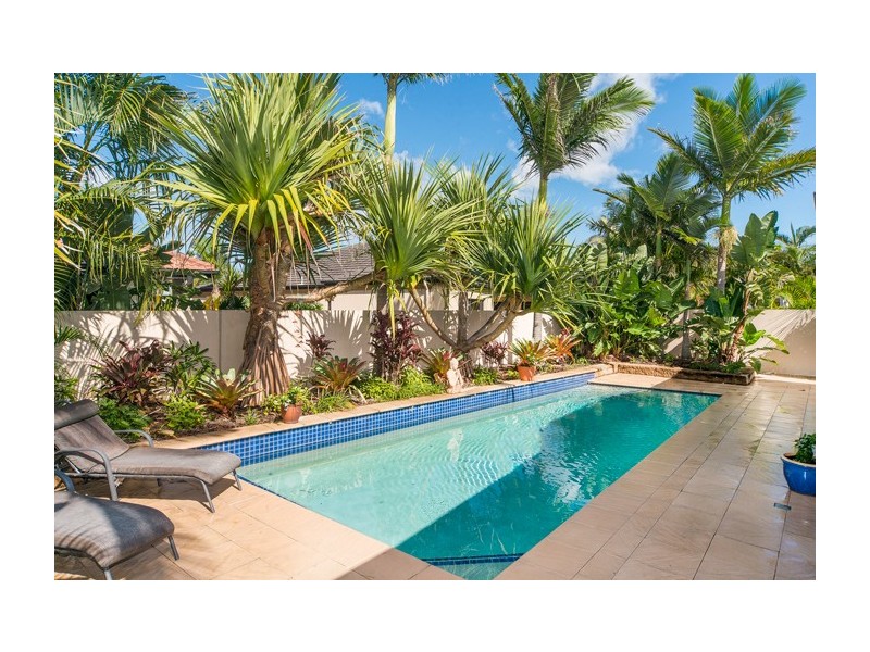 11 Waterside Esplanade, Helensvale QLD 4212