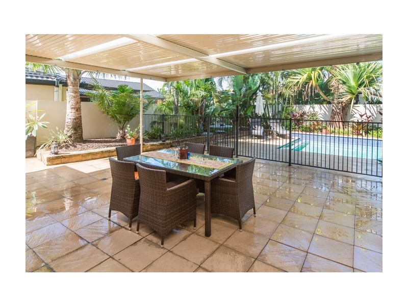 11 Waterside Esplanade, Helensvale QLD 4212