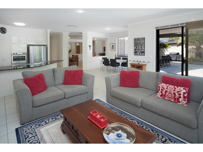 11 Waterside Esplanade, Helensvale QLD 4212