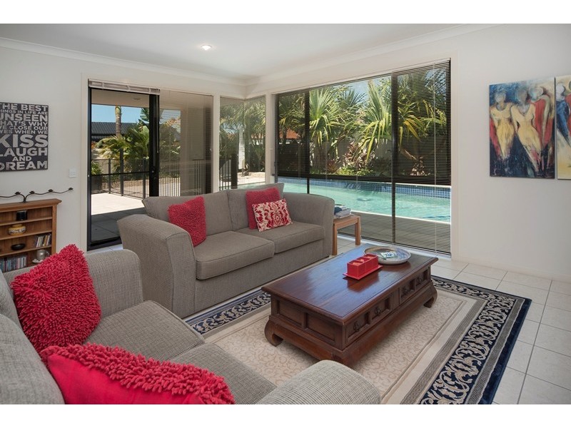 11 Waterside Esplanade, Helensvale QLD 4212