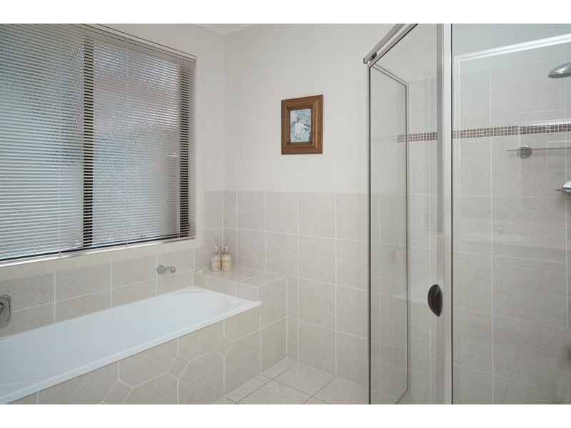 11 Waterside Esplanade, Helensvale QLD 4212