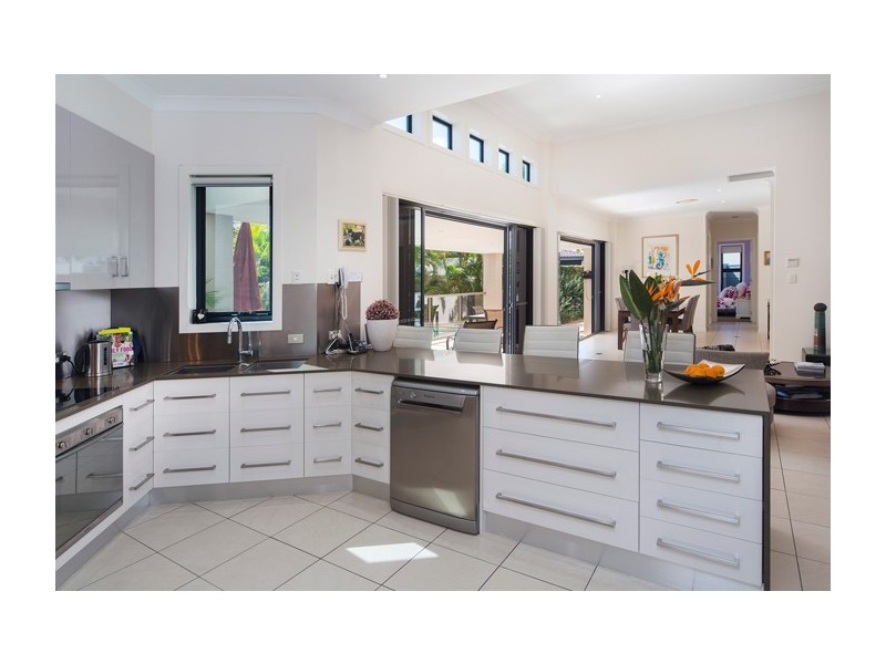 2556 Cressbrook Drive, Hope Island QLD 4212