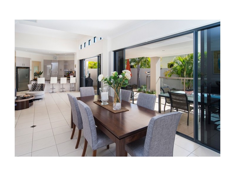 2556 Cressbrook Drive, Hope Island QLD 4212