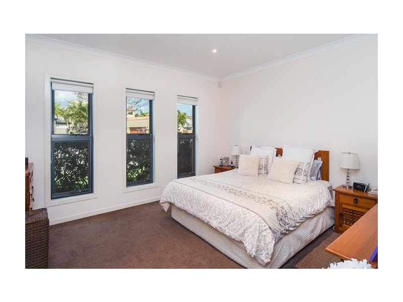 2556 Cressbrook Drive, Hope Island QLD 4212