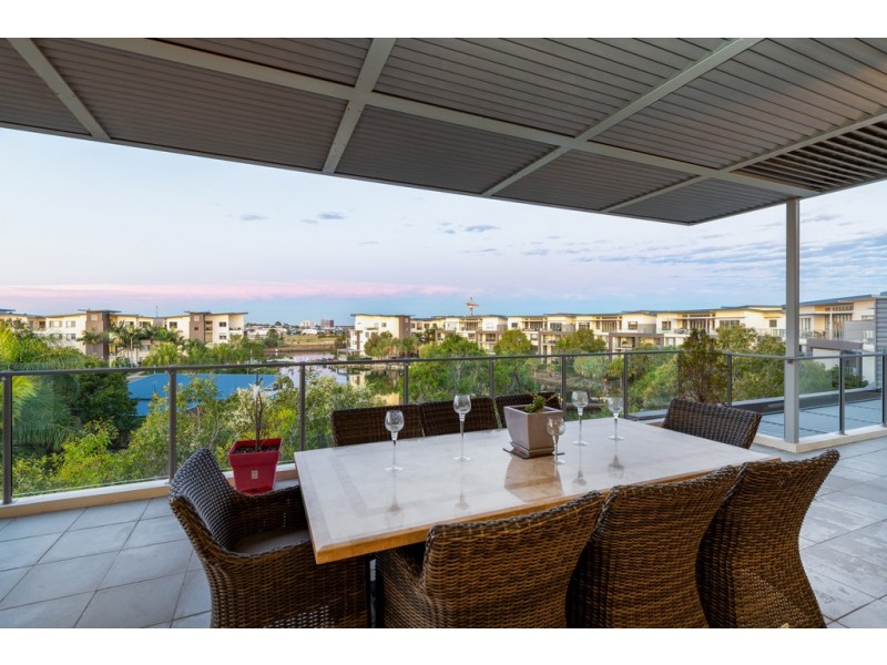Penthouse 341/ 3-5 Pendraat Parade ‘Ilanah Aqua’, Hope Island QLD 4212