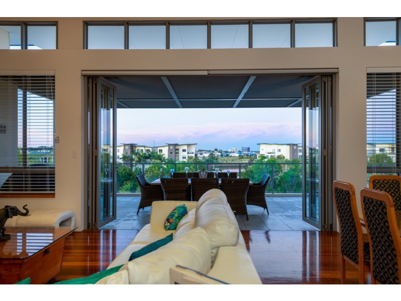 Penthouse 341/ 3-5 Pendraat Parade ‘Ilanah Aqua’, Hope Island QLD 4212