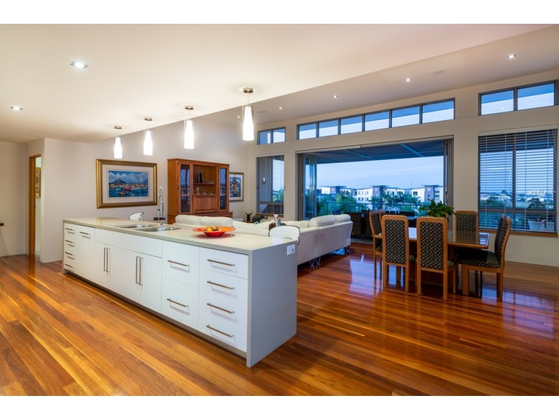 Penthouse 341/ 3-5 Pendraat Parade ‘Ilanah Aqua’, Hope Island QLD 4212