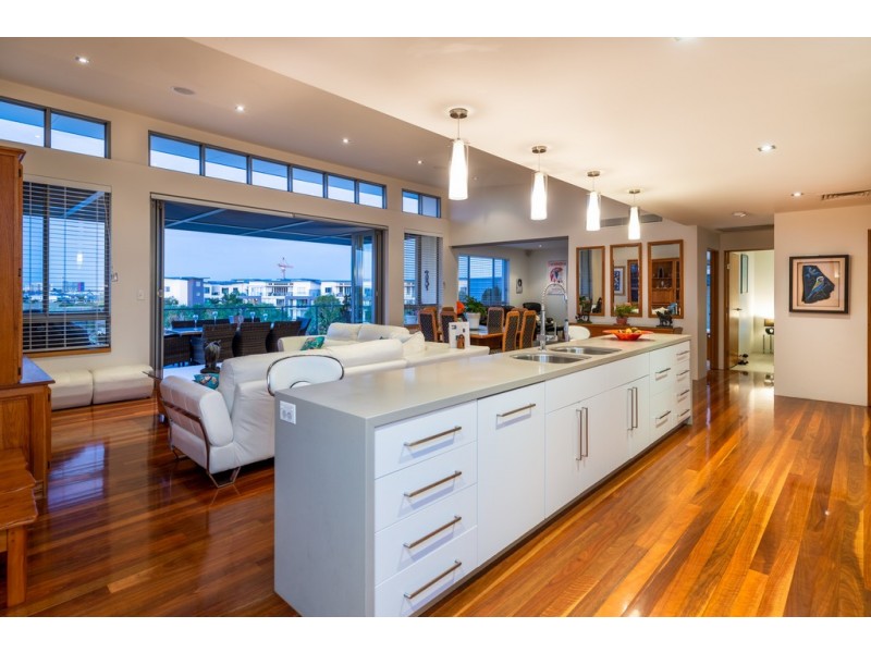 Penthouse 341/ 3-5 Pendraat Parade ‘Ilanah Aqua’, Hope Island QLD 4212