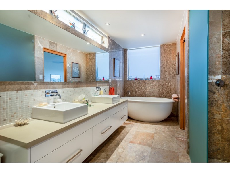 Penthouse 341/ 3-5 Pendraat Parade ‘Ilanah Aqua’, Hope Island QLD 4212