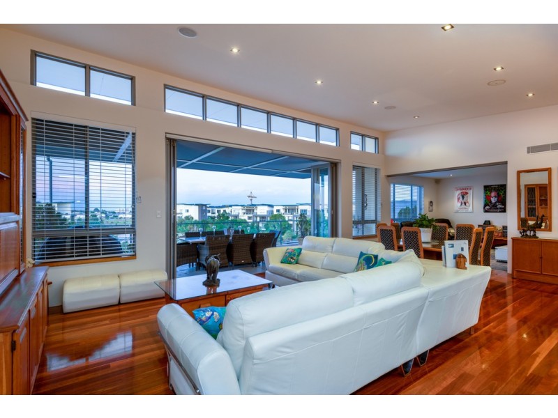 Penthouse 341/ 3-5 Pendraat Parade ‘Ilanah Aqua’, Hope Island QLD 4212