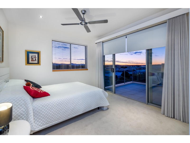 Penthouse 341/ 3-5 Pendraat Parade ‘Ilanah Aqua’, Hope Island QLD 4212