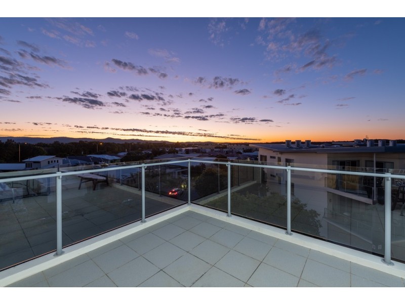 Penthouse 341/ 3-5 Pendraat Parade ‘Ilanah Aqua’, Hope Island QLD 4212