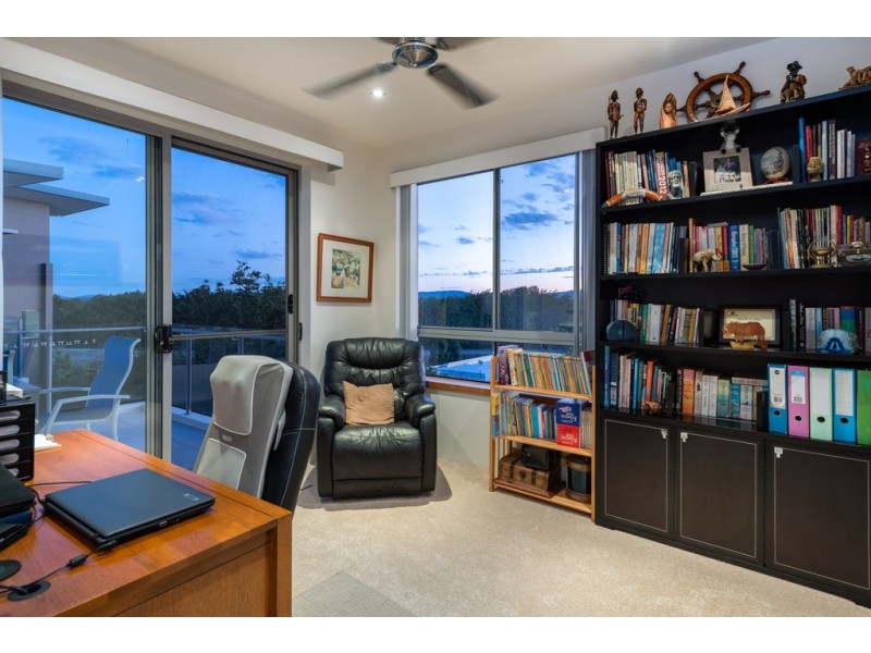 Penthouse 341/ 3-5 Pendraat Parade ‘Ilanah Aqua’, Hope Island QLD 4212