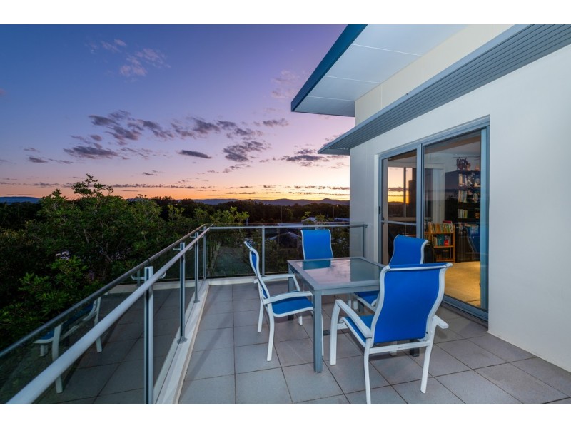 Penthouse 341/ 3-5 Pendraat Parade ‘Ilanah Aqua’, Hope Island QLD 4212